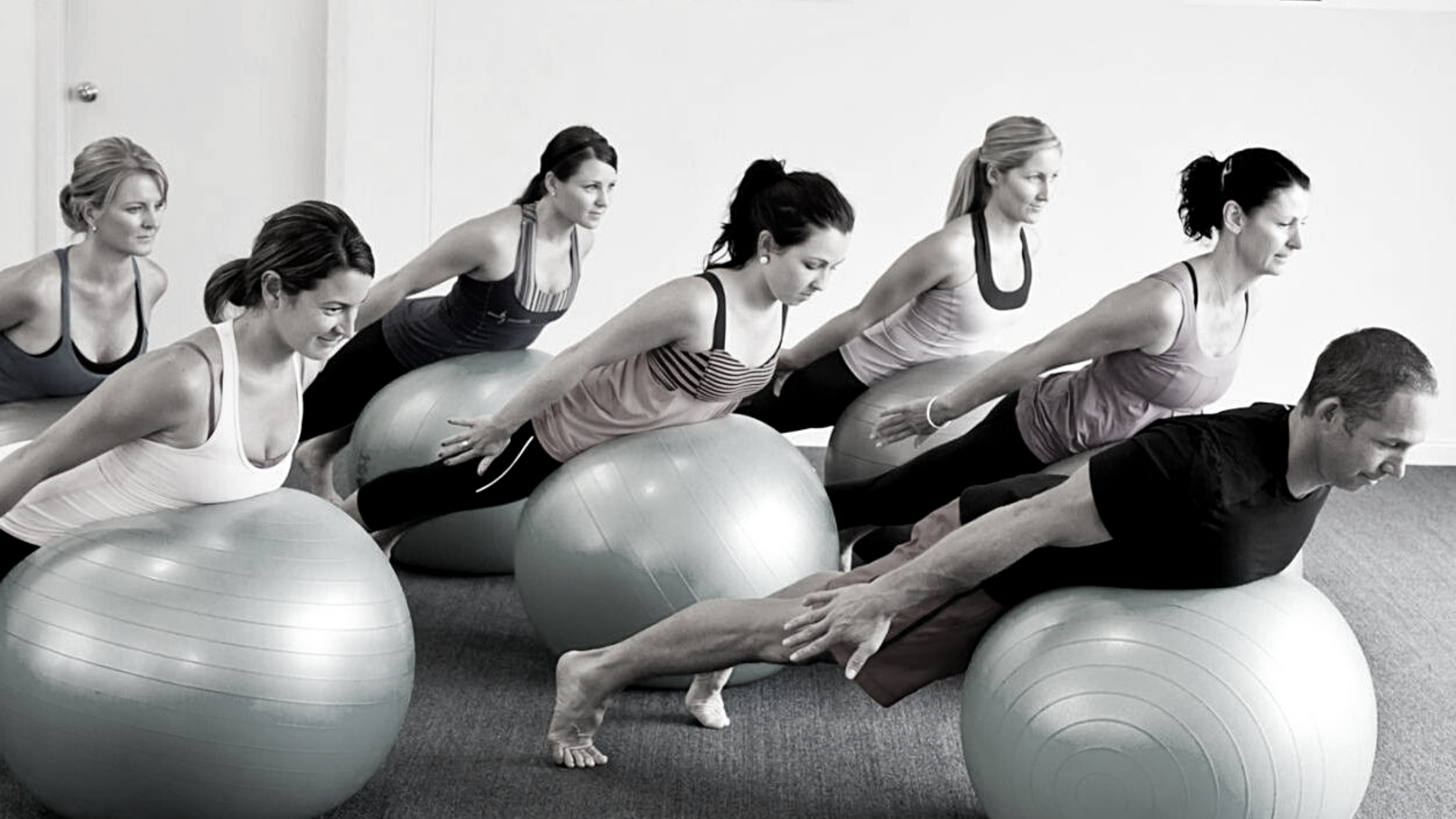 Speciális erősítő óra FitBall labdával, fascia hengerrel és diner párnával